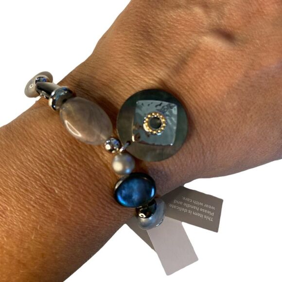 CHICO’S Valia Black, Silver and Gray MOP Stretch Bracelet - Picture 2 of 4